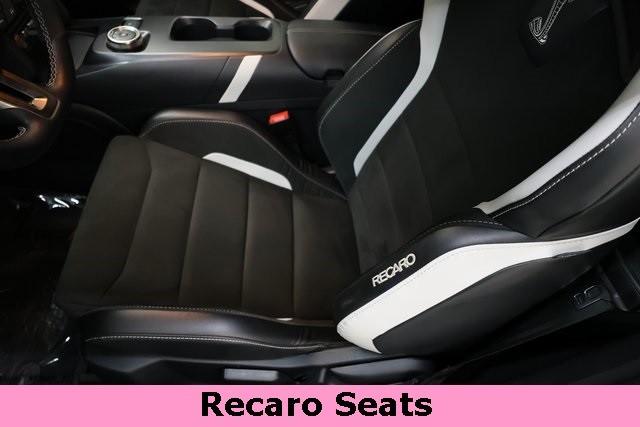 Ford Mustang Vehicle Image 13