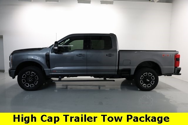 Ford Super Duty F-250 SRW Vehicle Image 13