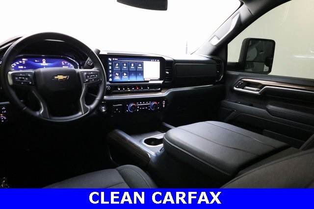 Chevrolet Silverado 2500HD Vehicle Image 09