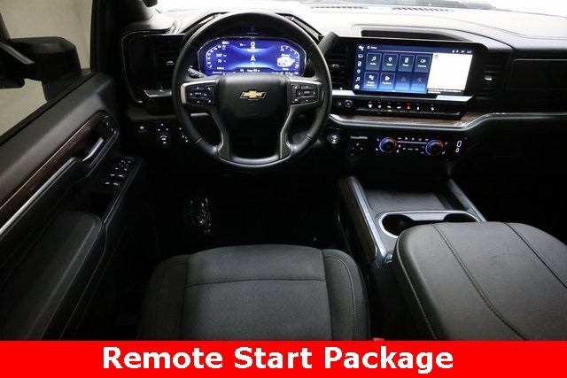 Chevrolet Silverado 2500HD Vehicle Image 15
