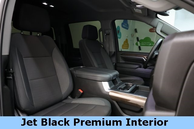 Chevrolet Silverado 2500HD Vehicle Image 17