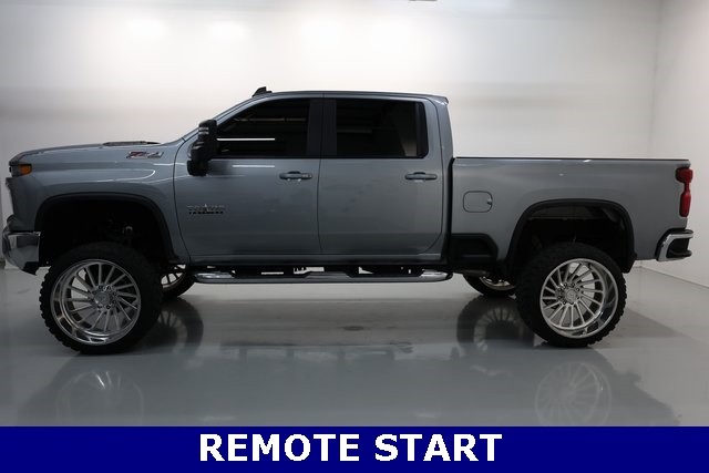 Chevrolet Silverado 2500HD Vehicle Image 27