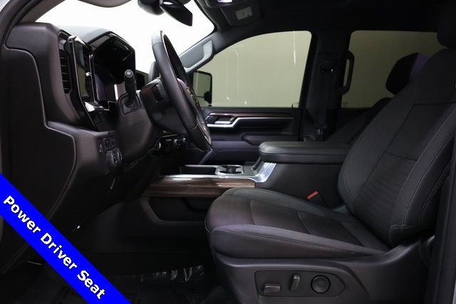 Chevrolet Silverado 2500HD Vehicle Image 33
