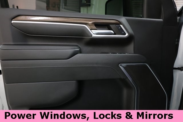 Chevrolet Silverado 2500HD Vehicle Image 49