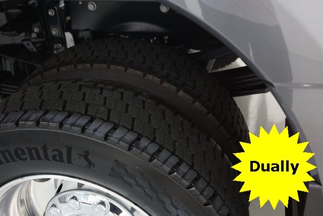 Ford Super Duty F-450 DRW Vehicle Image 03