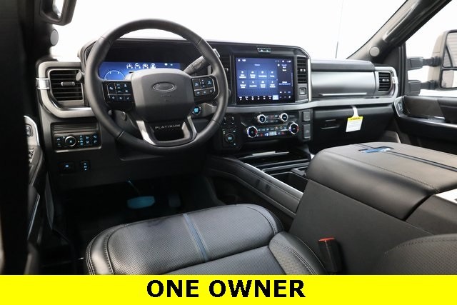 Ford Super Duty F-450 DRW Vehicle Image 08