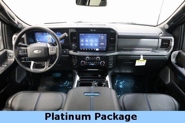 Ford Super Duty F-450 DRW Vehicle Image 09