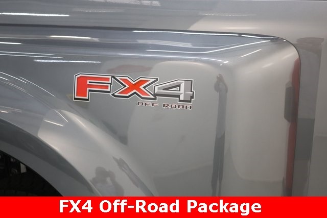 Ford Super Duty F-450 DRW Vehicle Image 10