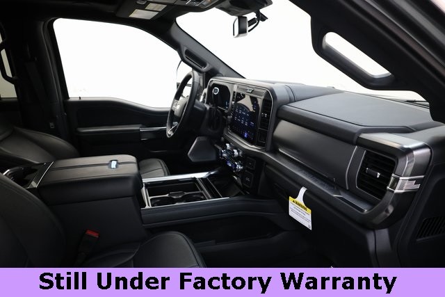Ford Super Duty F-450 DRW Vehicle Image 14