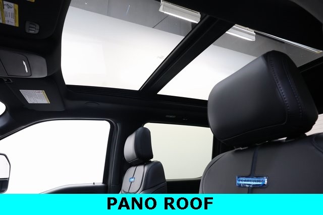 Ford Super Duty F-450 DRW Vehicle Image 21