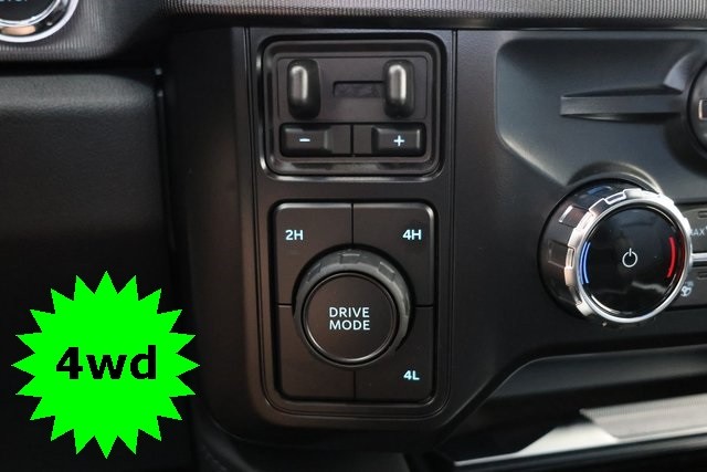Ford Super Duty F-450 DRW Vehicle Image 24