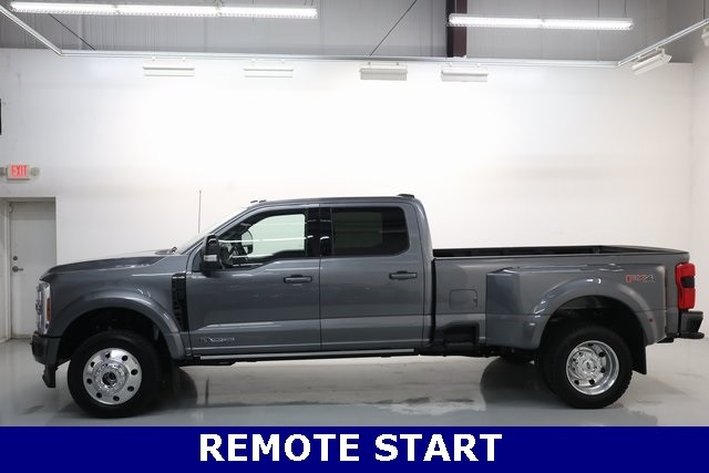 Ford Super Duty F-450 DRW Vehicle Image 25