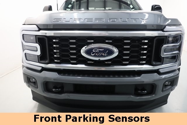 Ford Super Duty F-450 DRW Vehicle Image 27