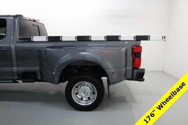 Ford Super Duty F-450 DRW Vehicle Image 29