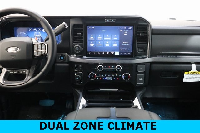 Ford Super Duty F-450 DRW Vehicle Image 36
