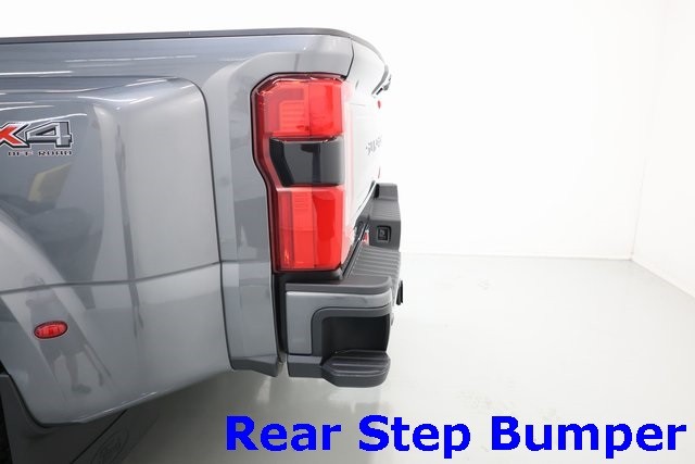 Ford Super Duty F-450 DRW Vehicle Image 50