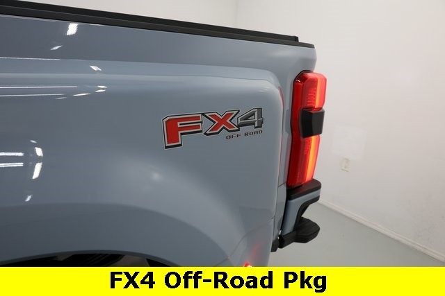 Ford Super Duty F-450 DRW Vehicle Image 12