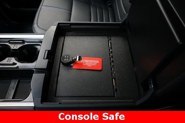 Ford Super Duty F-450 DRW Vehicle Image 13