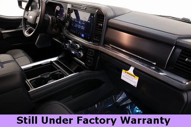 Ford Super Duty F-450 DRW Vehicle Image 15