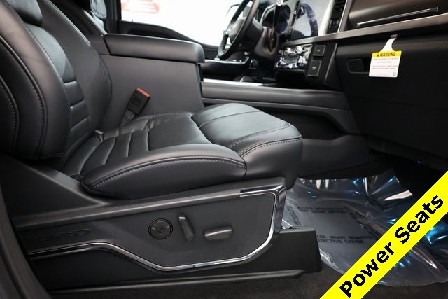 Ford Super Duty F-450 DRW Vehicle Image 35