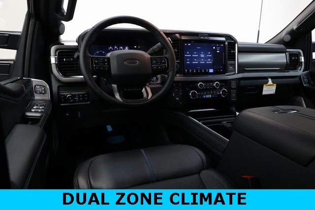 Ford Super Duty F-450 DRW Vehicle Image 40