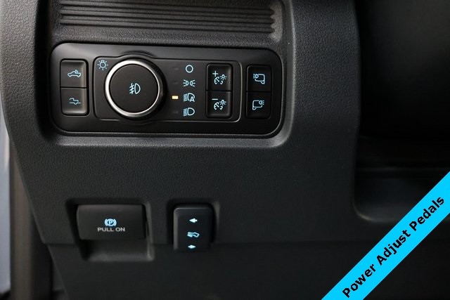 Ford Super Duty F-450 DRW Vehicle Image 46