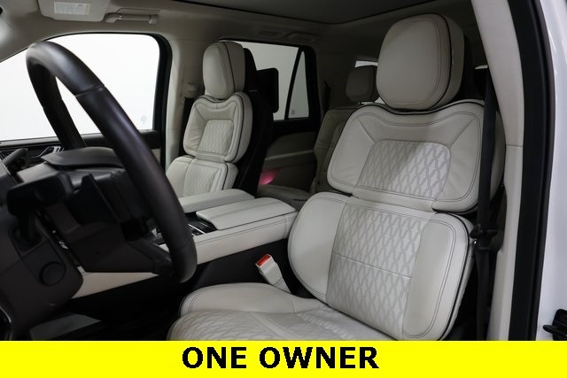 Lincoln Navigator L Vehicle Image 07