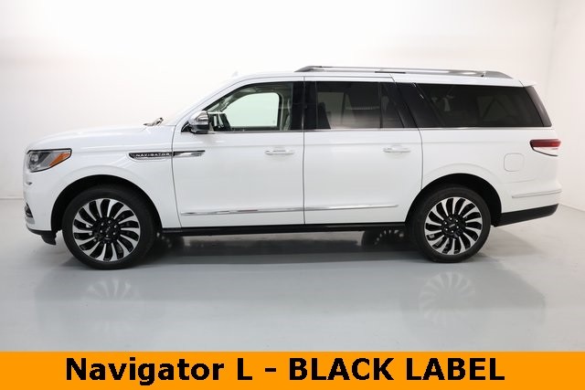 Lincoln Navigator L Vehicle Image 09