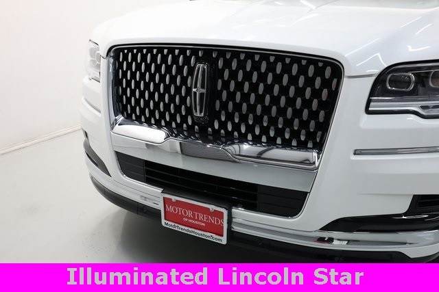 Lincoln Navigator L Vehicle Image 15