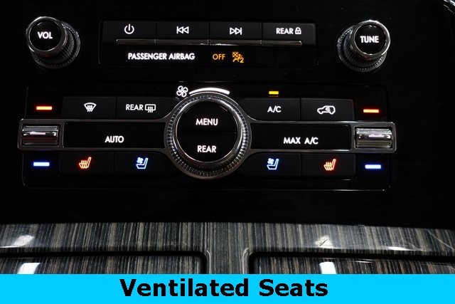 Lincoln Navigator L Vehicle Image 33