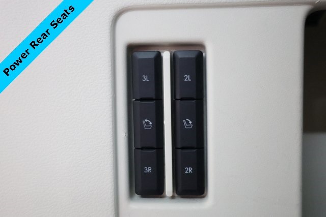 Lincoln Navigator L Vehicle Image 35