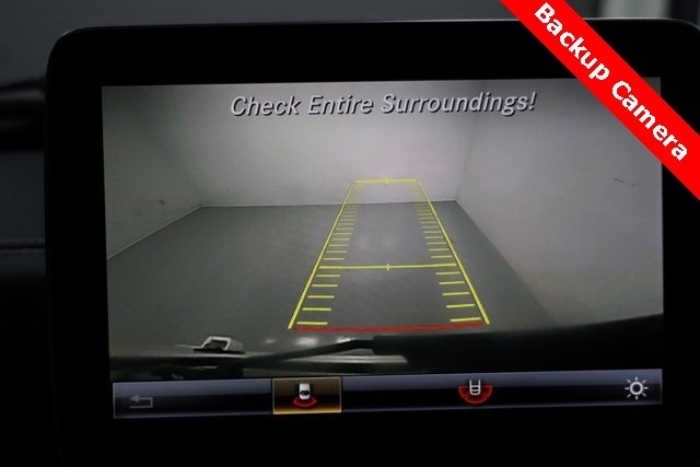 Mercedes-Benz G-Class Vehicle Image 17