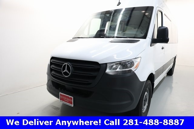 Mercedes-Benz Sprinter Passenger Van Vehicle Image 02