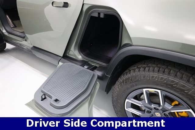 Rivian R1T Vehicle Image 16