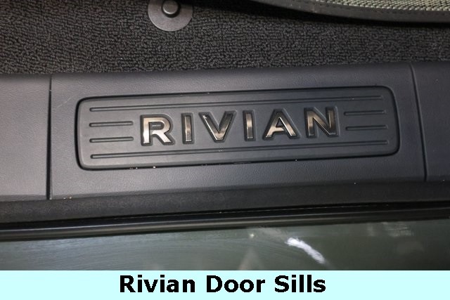 Rivian R1T Vehicle Image 35