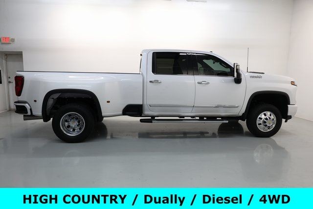 Chevrolet Silverado 3500HD Vehicle Image 03