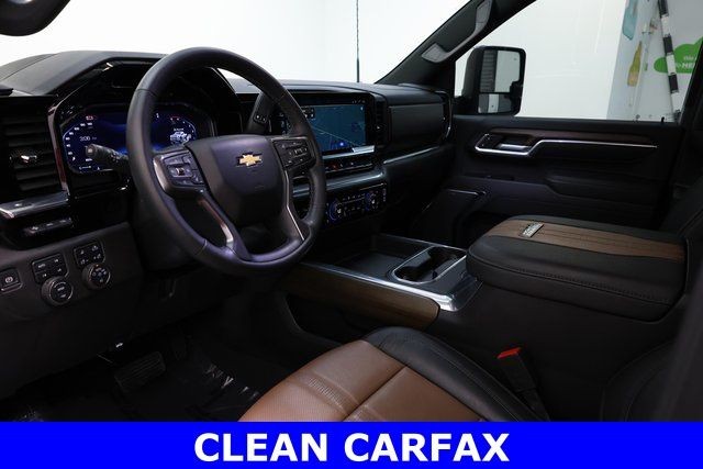 Chevrolet Silverado 3500HD Vehicle Image 10