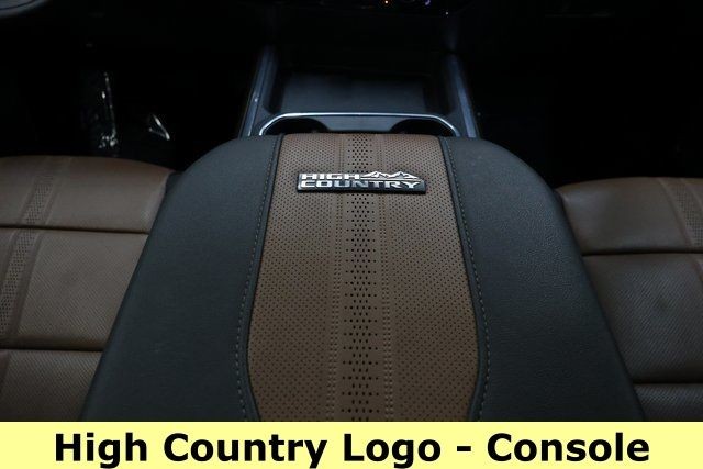 Chevrolet Silverado 3500HD Vehicle Image 15