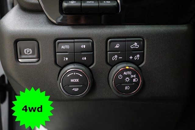 Chevrolet Silverado 3500HD Vehicle Image 27