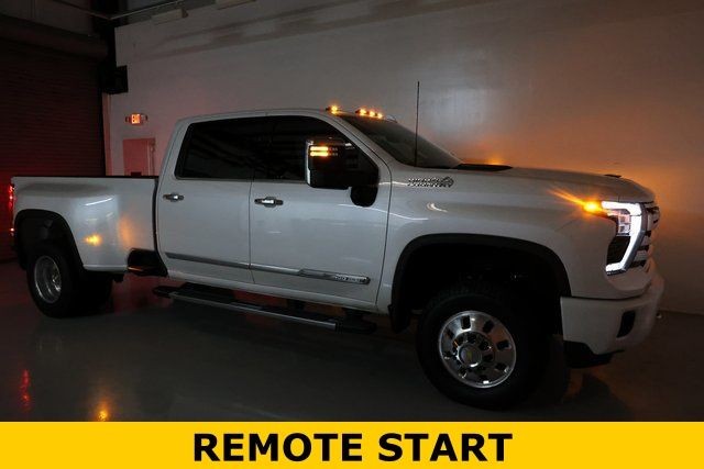 Chevrolet Silverado 3500HD Vehicle Image 28