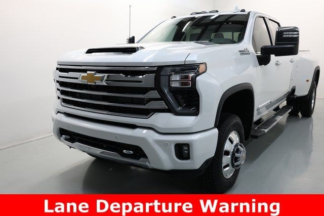 Chevrolet Silverado 3500HD Vehicle Image 30
