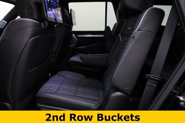 Cadillac Escalade Vehicle Image 18