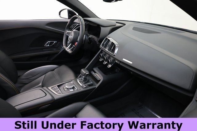 Audi R8 Vehicle Image 18