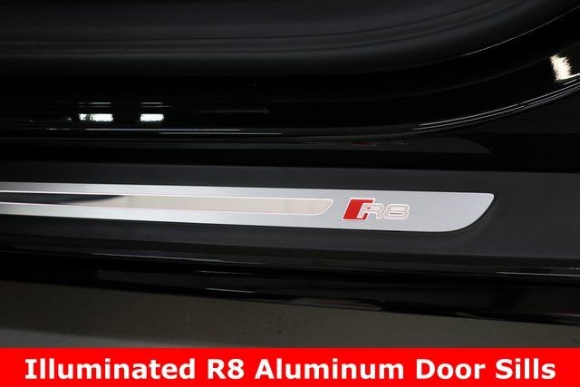 Audi R8 Vehicle Image 31