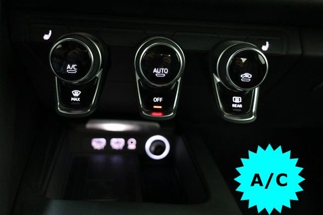 Audi R8 Vehicle Image 34
