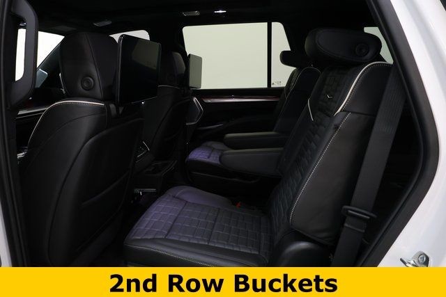 Cadillac Escalade Vehicle Image 18