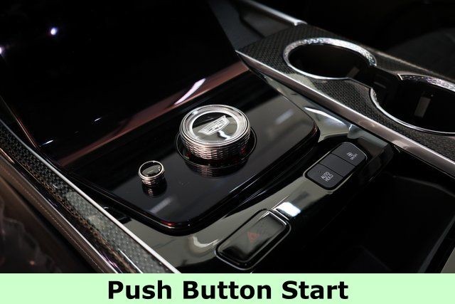 Cadillac Escalade Vehicle Image 30