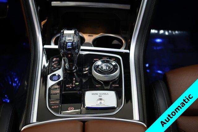 BMW 8 Series Vehicle Image 25