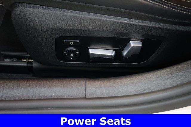 BMW 8 Series Vehicle Image 37