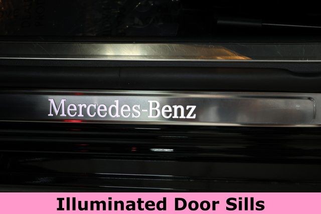 Mercedes-Benz S-Class Vehicle Image 39